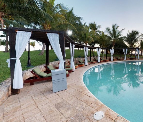 Terraza solárium Hotel Dos Playas Faranda Cancún